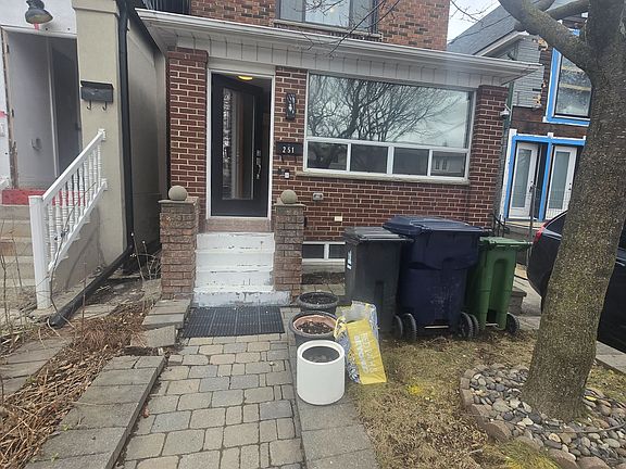 5th image of 251 Silverthorn Ave