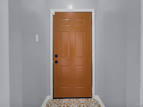 4th image of 11873 Roxbury St