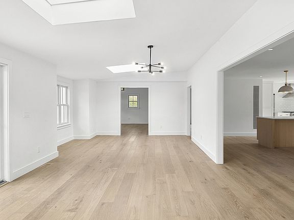 4th image of 5 Pheasant Ln