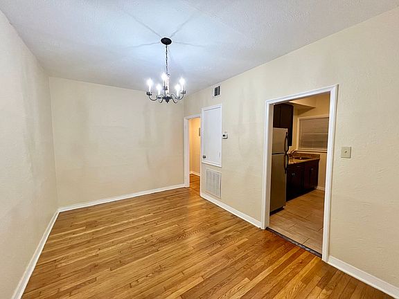 4th image of 216 E Rosewood Ave APT 1