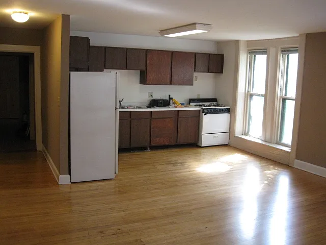 3 bed, 1500 sqft, $1,900 — Photo 4