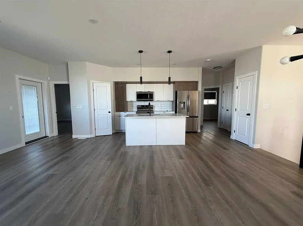 3 bed, 2.0 bath, 1200 sqft, $2,650 — Photo 4