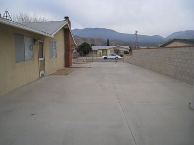 Side drive with brick way