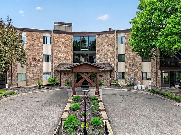 2nd image of 2680 Oxford St N APT 108
