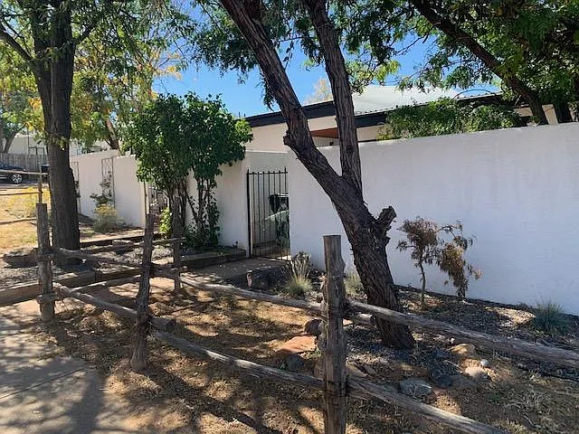 1300 Rufina Ln — Photo 2