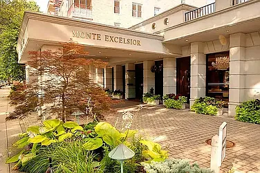 245-20 Grand Central Pkw