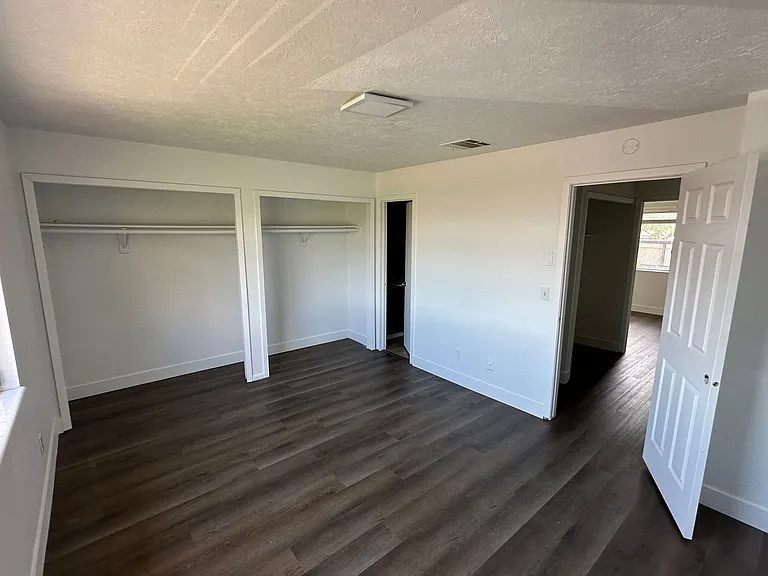 1741 W 950 N — Photo 5