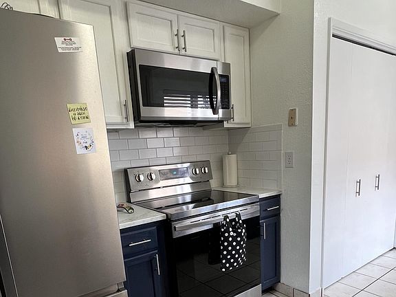 3rd image of 358 N Calle Del Chancero