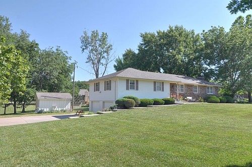 4th image of 15338 Meadow Ln