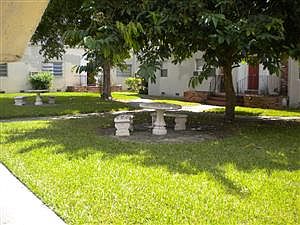 4th image of 420 NE 82nd St APT 3