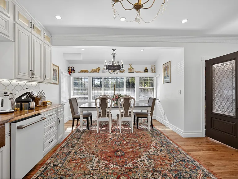 327 Vine St — Photo 20