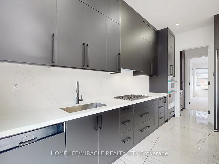 150 Stewart St — Photo 43