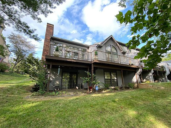 Spacious Deck/Walkout Patio
