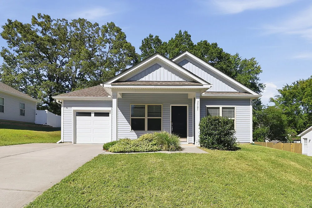 3 bed, 2.0 bath, 1167 sqft, $1,805 — Photo 1