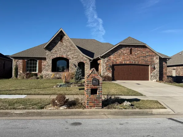 3861 N Slavens Avenue, Springfield, MO 65803