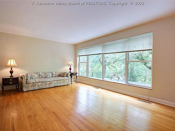 5th image of 2502 Woodland Ave