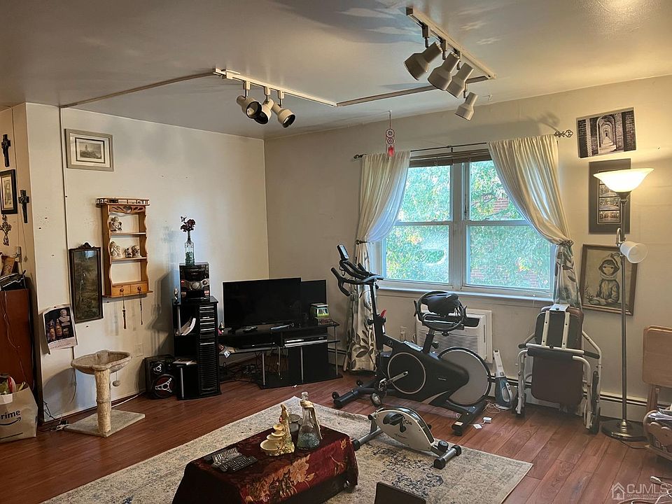 289 Main St Spotswood, NJ Zillow Apartments for Rent in Spotswood