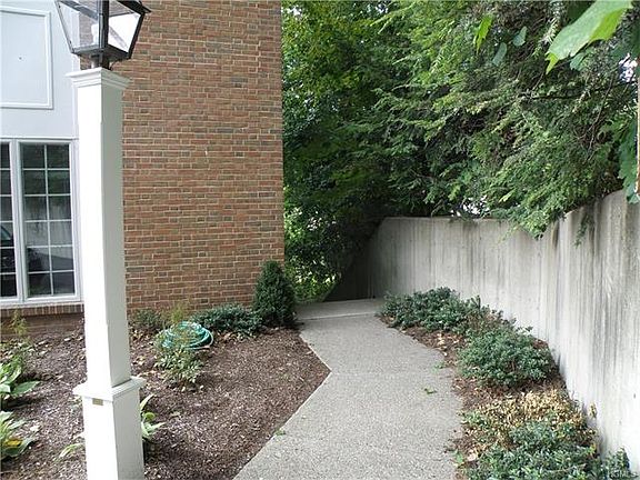 2nd image of 121 King St APT 2