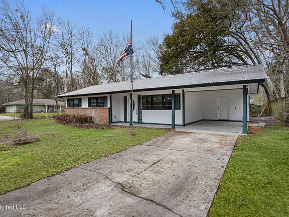 2nd image of 231 Woodland Cir