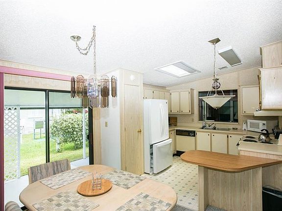 5th image of 1213 Barefoot Cir