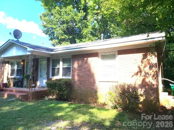 956 S Hoskins Rd, Charlotte, NC 28208