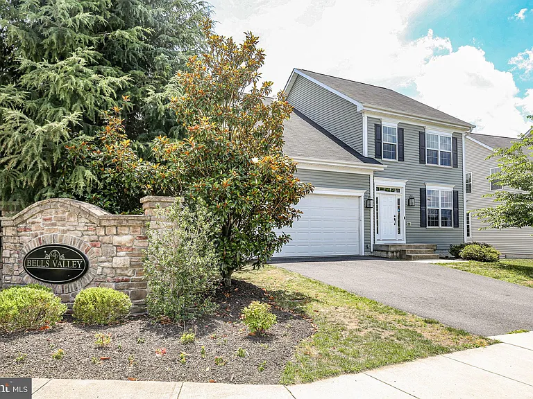 1 Doria Hill Dr — Photo 1