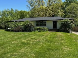 16843 Valley Rd, Chagrin Falls, OH 44023