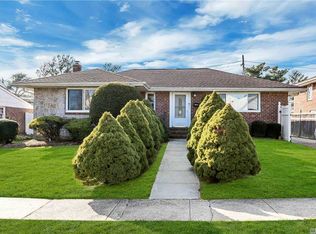 100 Leahy St, Jericho, NY 11753