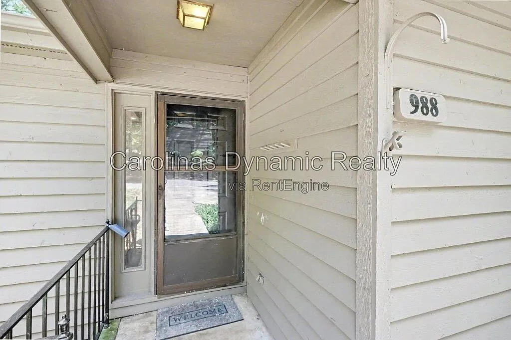 3 bed, 2.0 bath, 1200 sqft, $1,880 — Photo 2