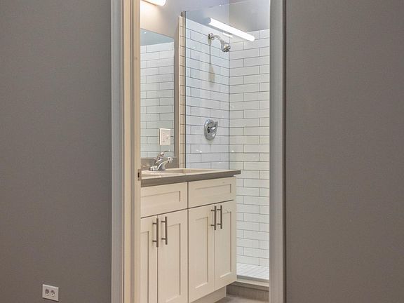 4th image of 4770 S Michigan Ave Unit 2