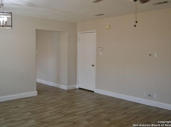 3rd image of 6284 Lakeview Dr