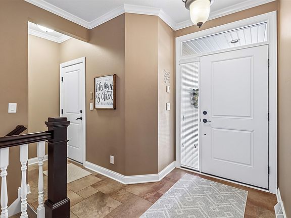 3rd image of 331 NE Aaron Ln