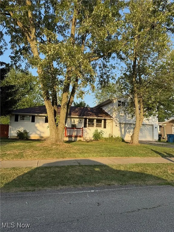 805 Roberts St photo 1
