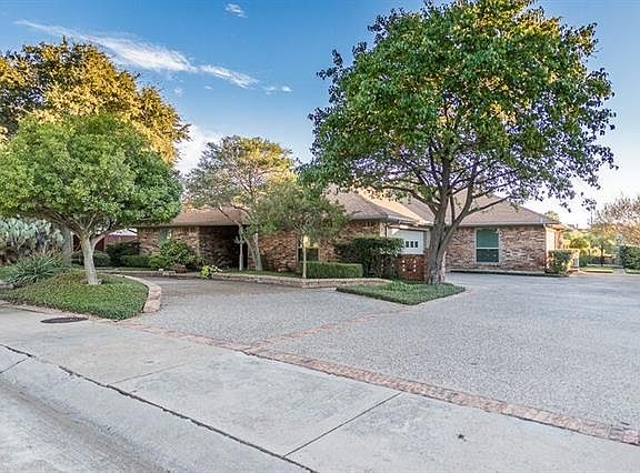 3rd image of 2730 Wagonwheel Dr
