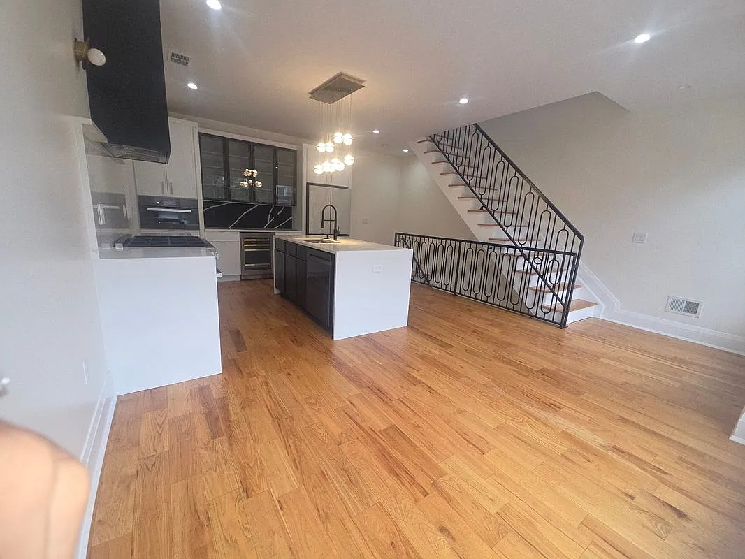3 bed, 2.0 bath, 1720 sqft, $5,500 — Photo 4