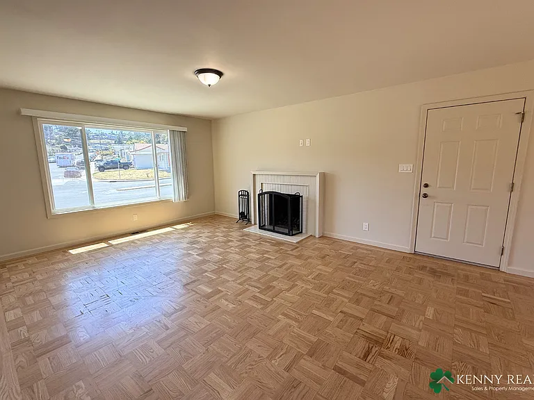 134 Hilton Ave — Photo 2