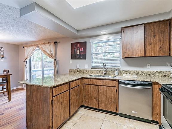4th image of 3317 Northlawn Dr