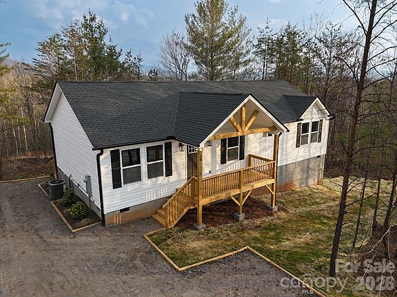 3rd image of 124 Fairfield Ln