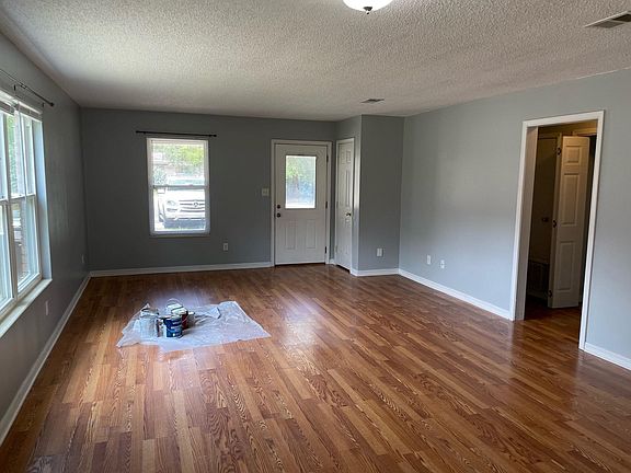 3rd image of 2786 Villa Woods Cir