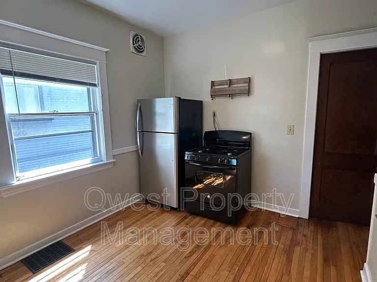 1335 Logan St SE — Photo 6