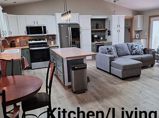 146 Lakeshire Dr, Crossville, TN 38558