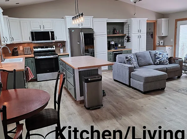 146 Lakeshire Dr, Crossville, TN 38558