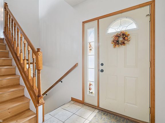 5th image of 901 S Oakbrook Dr