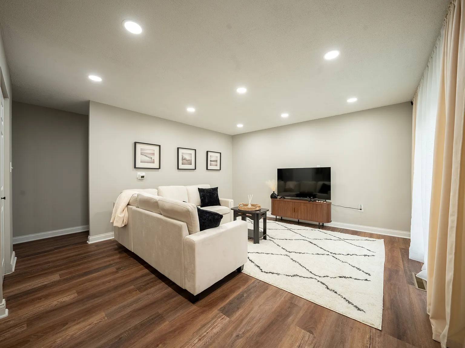 3 bed, 1060 sqft, $6,499 — Photo 1