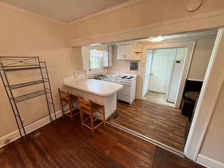 805 Alma Ave — Photo 4
