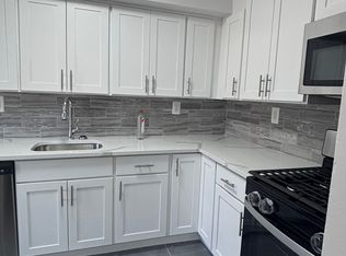 73-32 188th St #2, Fresh Meadows, NY 11366