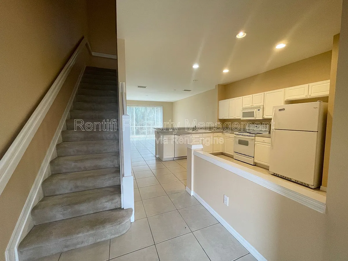 Building Photo - 8430 Village Edge Cir #2