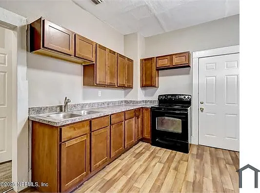 1519 W 6th St — Photo 12