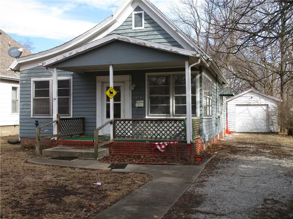 604 Kitchell St, Pana, IL 62557