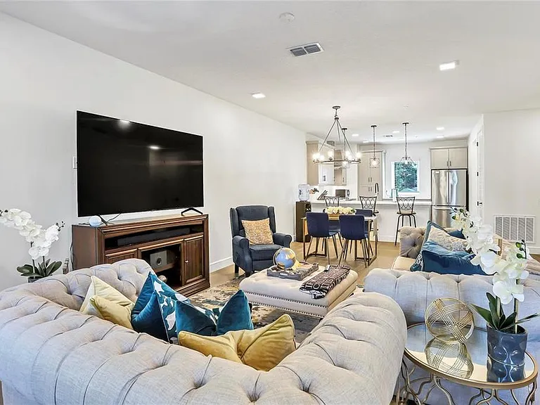 212 E Pineloch Ave — Photo 12